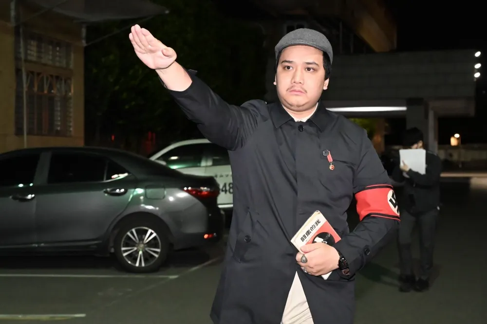罷免李坤城領銜人宋建樑「行納粹禮、戴卐字臂章」　自稱支持中華法西斯主義