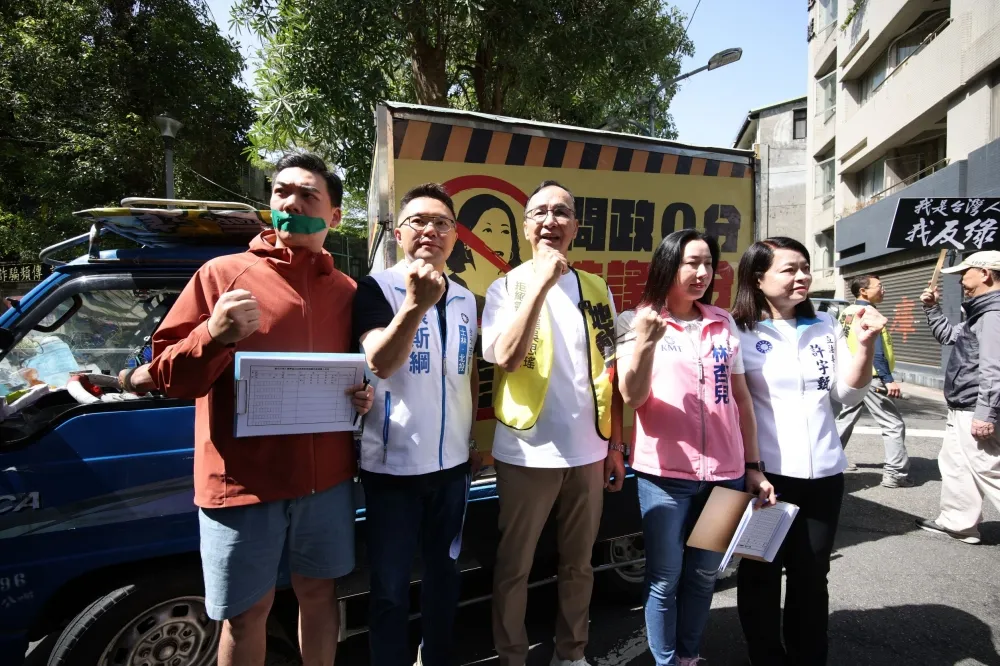 反制民進黨！合體罷團上街頭募集連署書　朱立倫酸：罷綠比當共諜嚴重