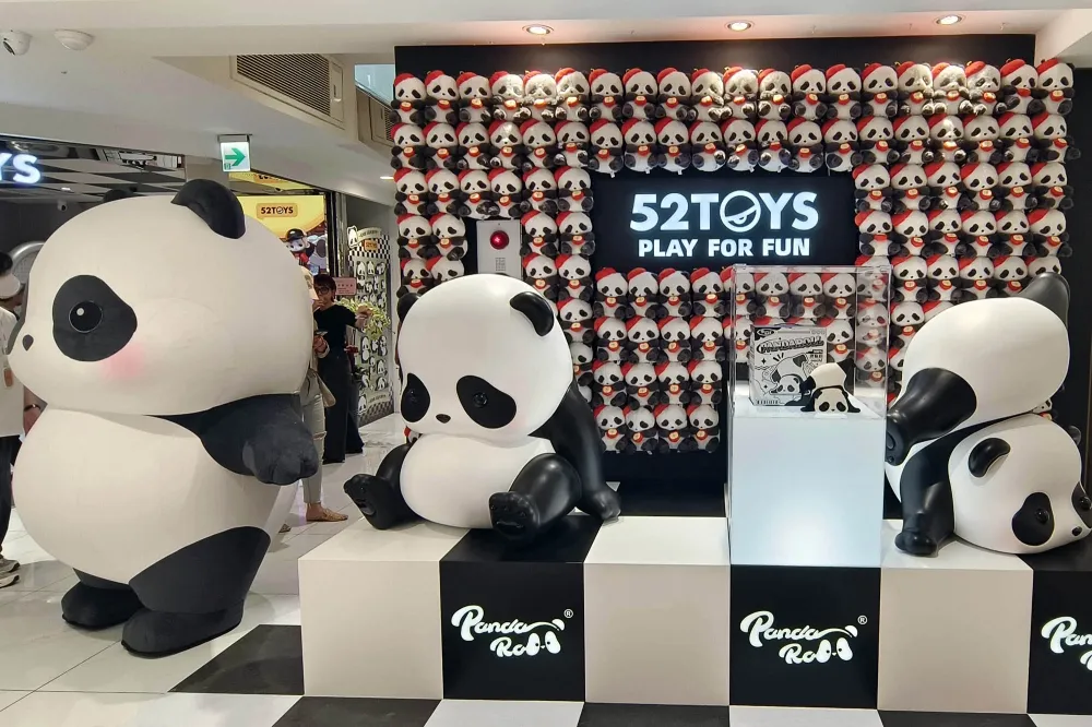 潮玩品牌「52TOYS」插旗忠孝 SOGO！「NOOK」、「Sleep」人氣 IP 亮相　壯觀「猛獸匣」牆粉絲必朝聖