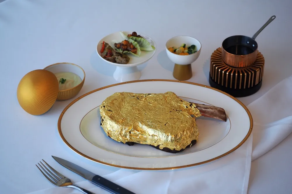 大直「LOPFAIT 樂斐」副品牌「LOPFAIT Grill」正式開幕！首創鋪滿 20 張金箔的「24 K黃金牛排」午間套餐 3280 元起