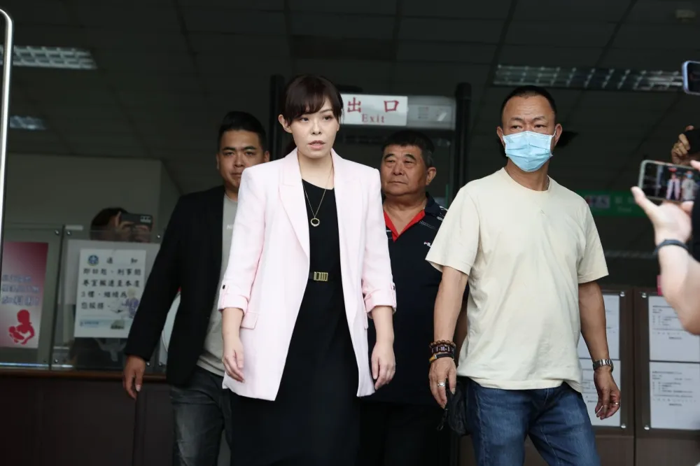 高虹安貪汙案再開庭　「畫家法官」要求：5分鐘不能說服法官就是浪費時間