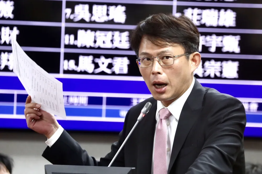 吳釗燮缺席共諜案報告　黃國昌批：是尷尬還是心虛不敢來？