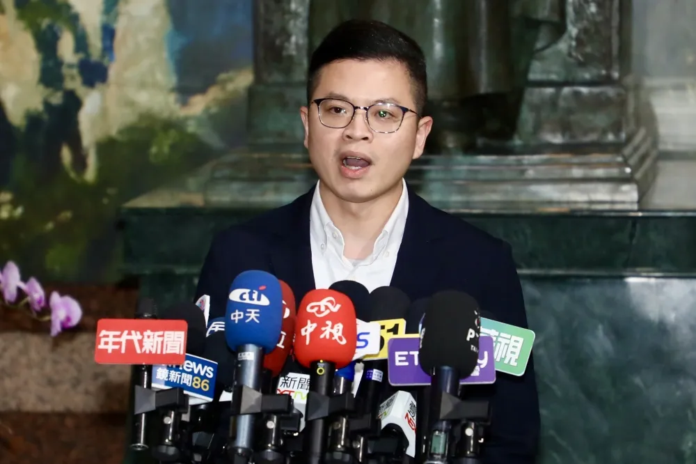 【有片】包圍北檢「首謀」朱立倫收傳票　凌濤痛批：綠共想侵門踏戶