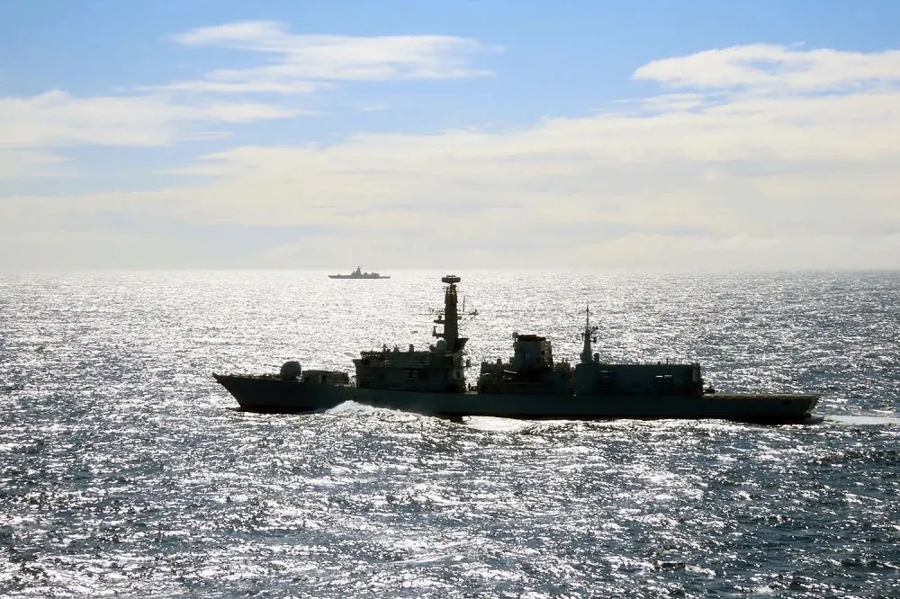 俄艦再度於英國周邊海域徘徊　英皇家海軍兵力全程監控