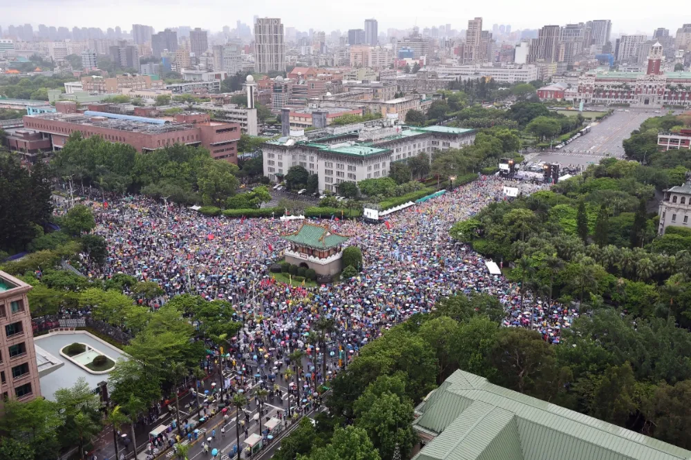 【現場觀察】司法重辦反促藍白合流　凱道現反綠「納斯卡線」