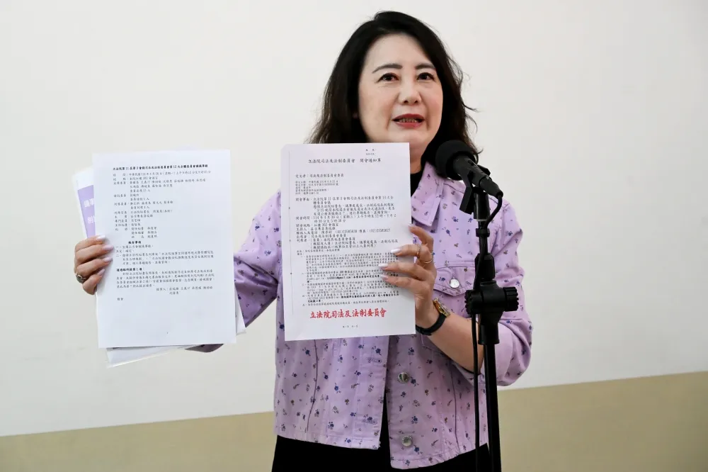 【有片】周萬來2度缺席司委會遭酸「萬年周不來」　民進黨團提案譴責：不想來就滾