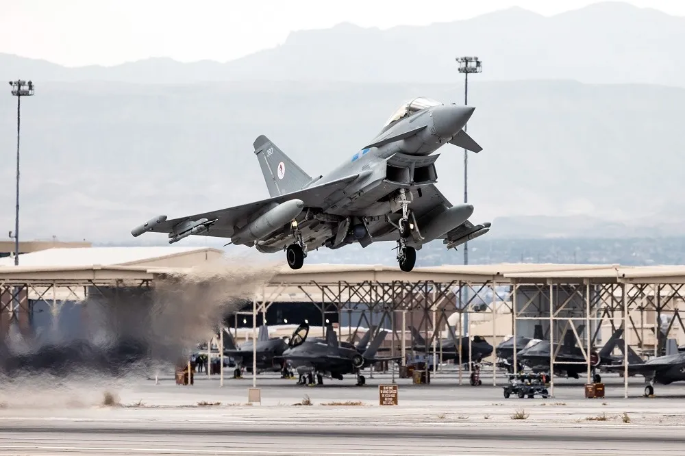 【有片】川普就職以來首度　英軍出動「颱風」戰機與美聯手空襲葉門