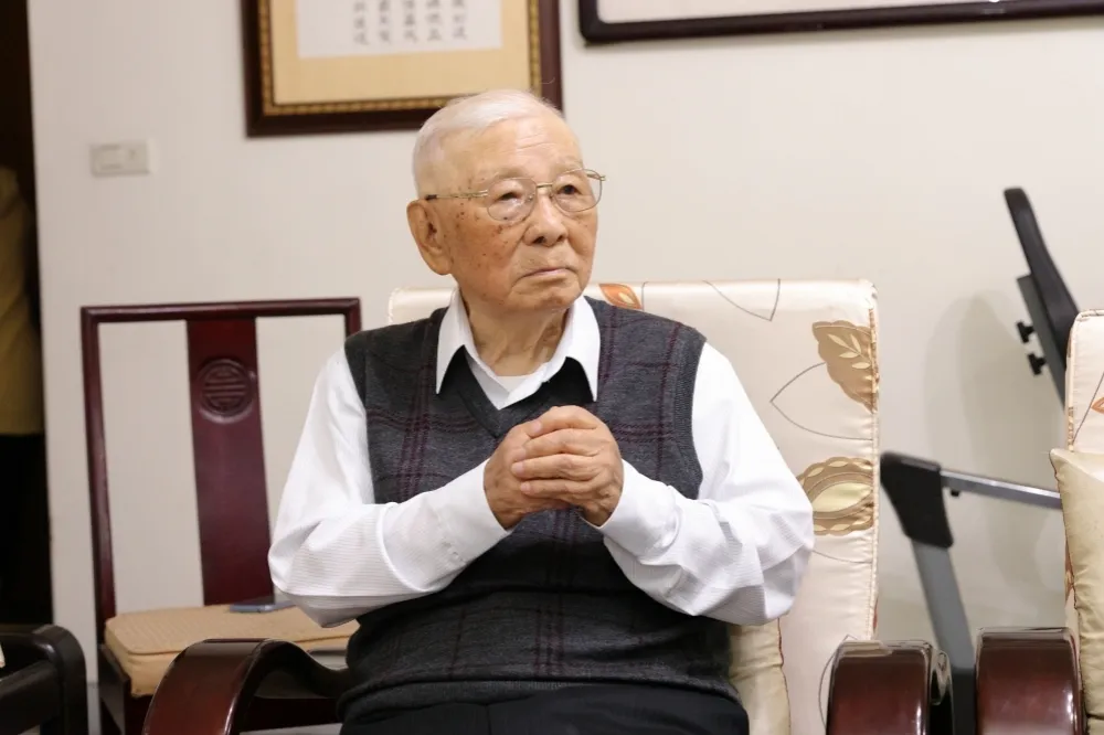 政壇長青樹「老爹」許歷農今辭世　生前歷經戰火、堅持「促統」理念