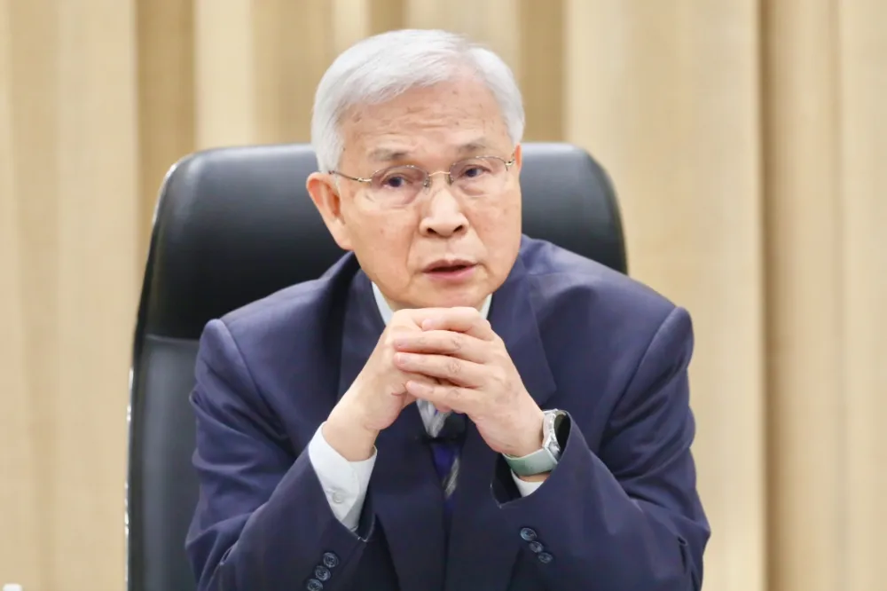 台幣狂升禿鷹進場炒匯　楊金龍：央行已提出警告