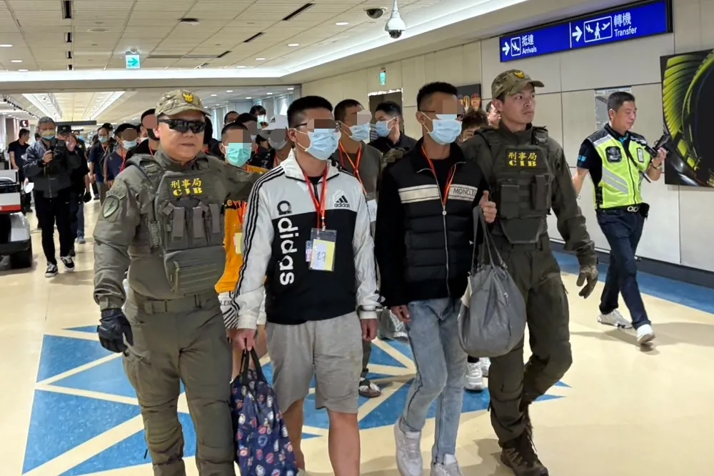 【有片】緬甸掃蕩詐騙園區　55名台灣「豬仔」返台其中25人遭通緝