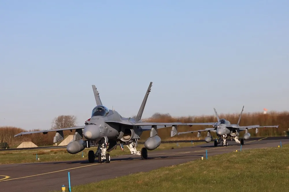芬蘭F/A-18戰機墜毀北極圈城市　飛行員成功彈射逃生
