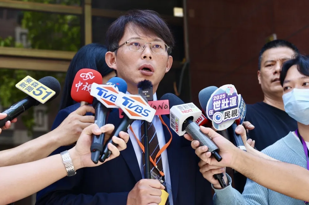 【有片】柯文哲京華城案今開庭　黃國昌：檢方把210萬政治獻金硬拗成賄款