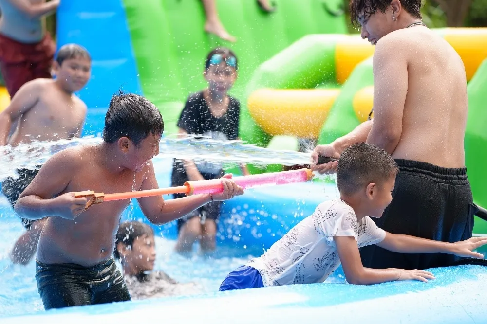 高雄玩水景點「山城水樂園」週末限定開放！憑六龜發票免費玩水、順逛美食市集