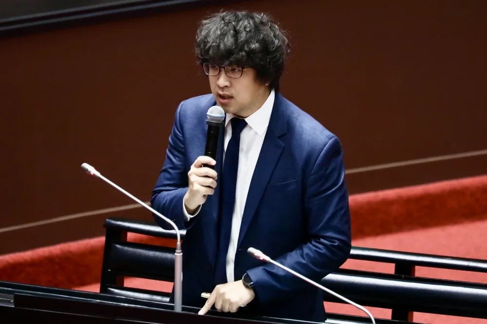 沈伯洋稱「提的假日被拒絕」　工運人士打臉：民進黨早撤案根本沒提