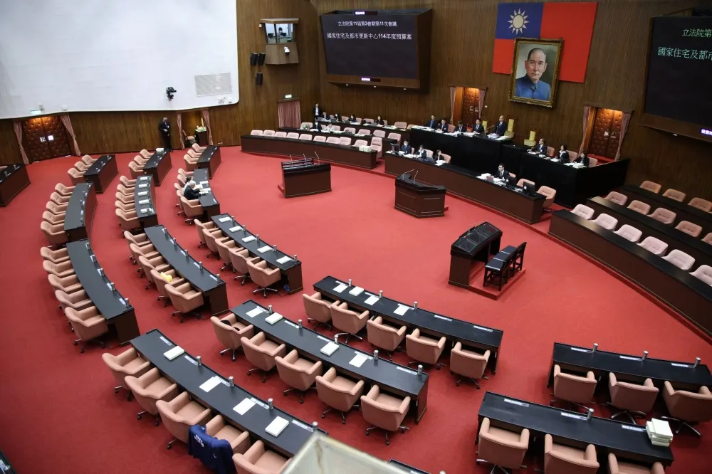 【有片】人呢？立院開議竟沒半個立委　韓國瑜怒了：請各黨團自重