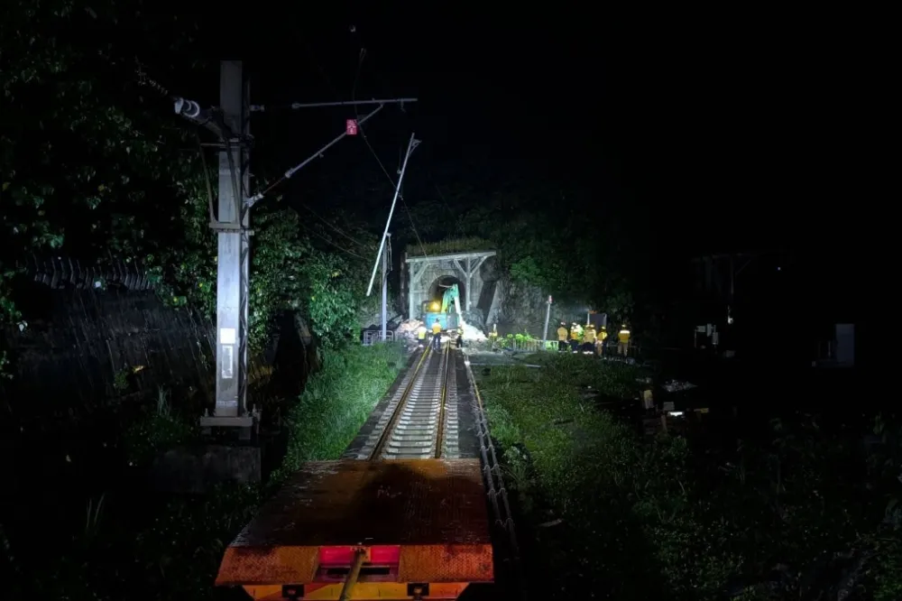 大雨摧毀！台鐵「和仁崇德」路段持續搶修　東正線周三、西正線周六通車
