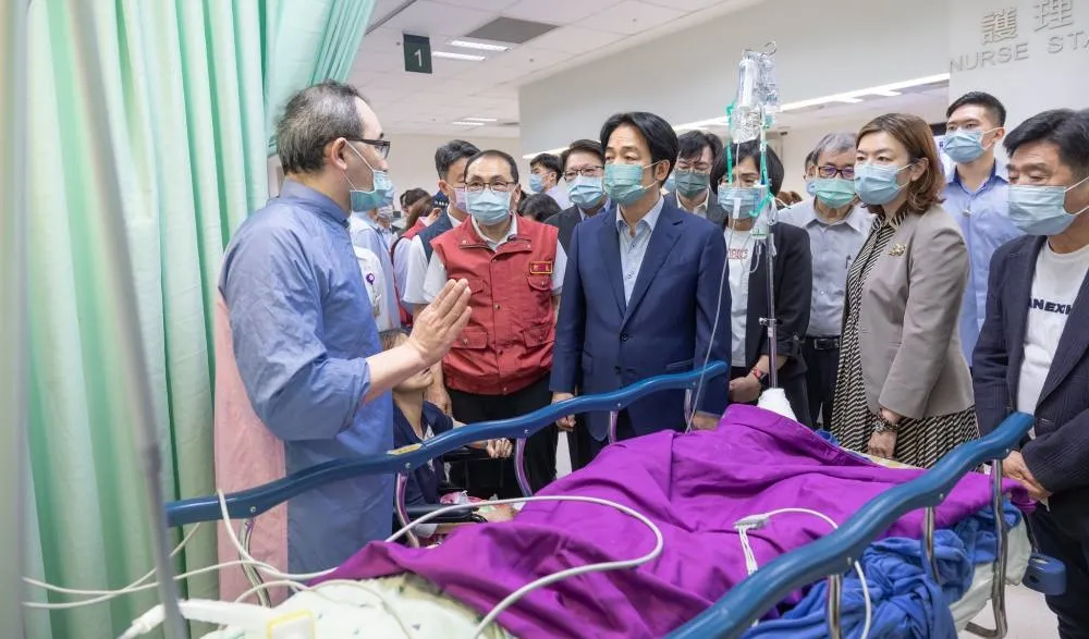 【三峽車禍】賴清德探視傷者神情悲痛　家屬請求：別讓高齡者開車了