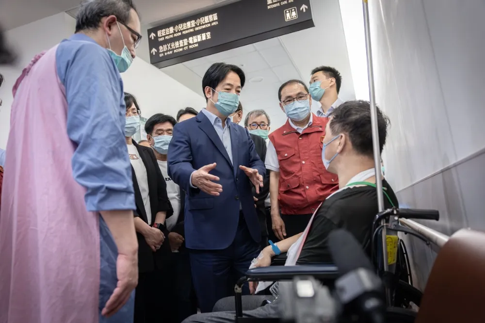 【三峽車禍】新北市長侯友宜哽咽探視　市府先發放罹難者1萬、傷者5千現金救急