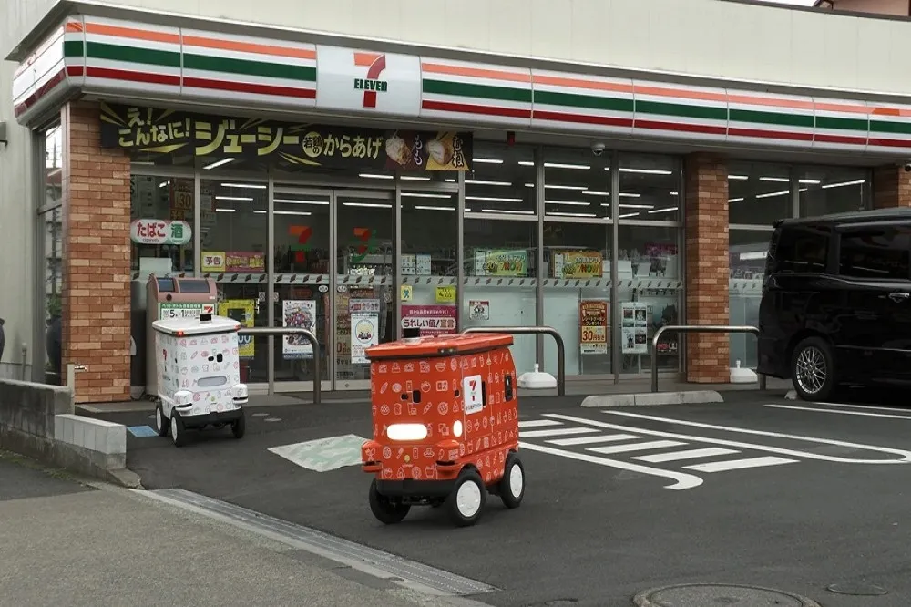 【有片】日本7-11啟動配送機器人街頭實測　能辨識紅綠燈與障礙物