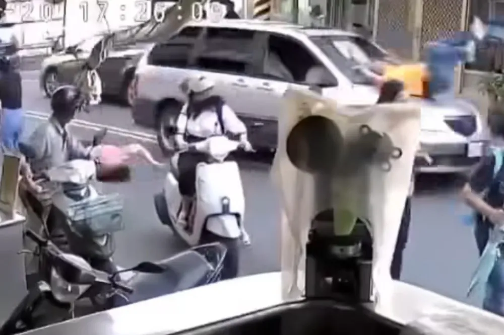 【有片】台南廂型車街上暴衝　夫妻牽手散步遭撞1死1重傷