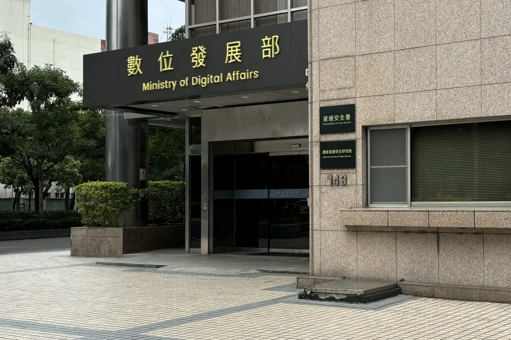 臉書2廣告資訊揭露不全　數發部今開罰100萬