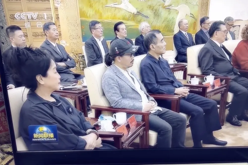 洪秀柱率團赴北京見王滬寧　名單驚見天王御用作詞人方文山