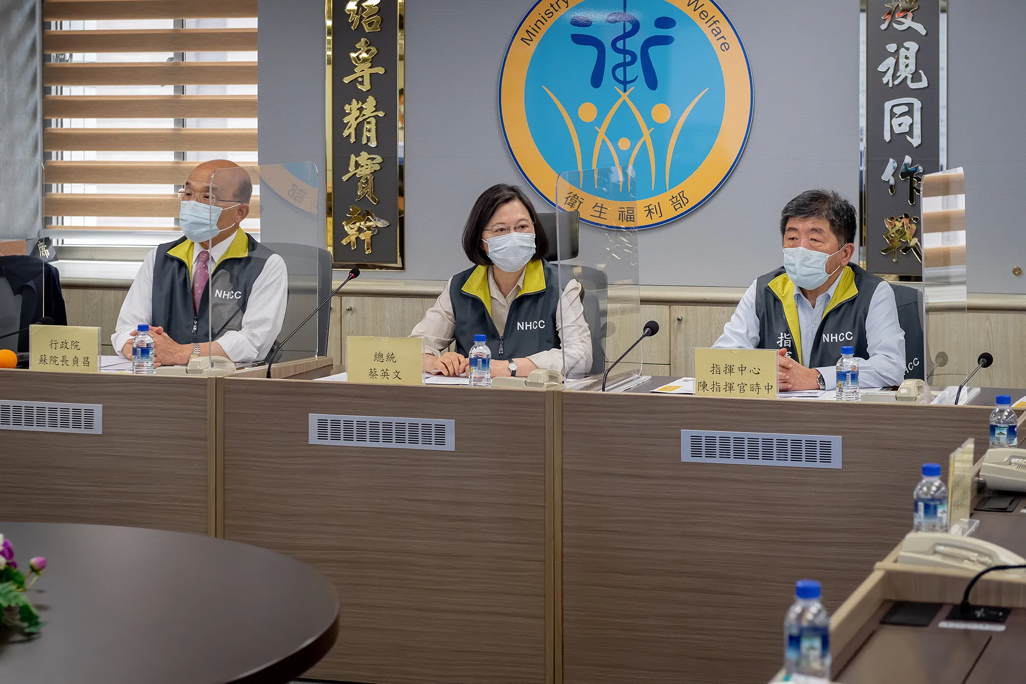 陳建仁出招戰疫】隨扈打疫苗×官邸大噴消多重「保護罩」護總統-- 上報/ 調查