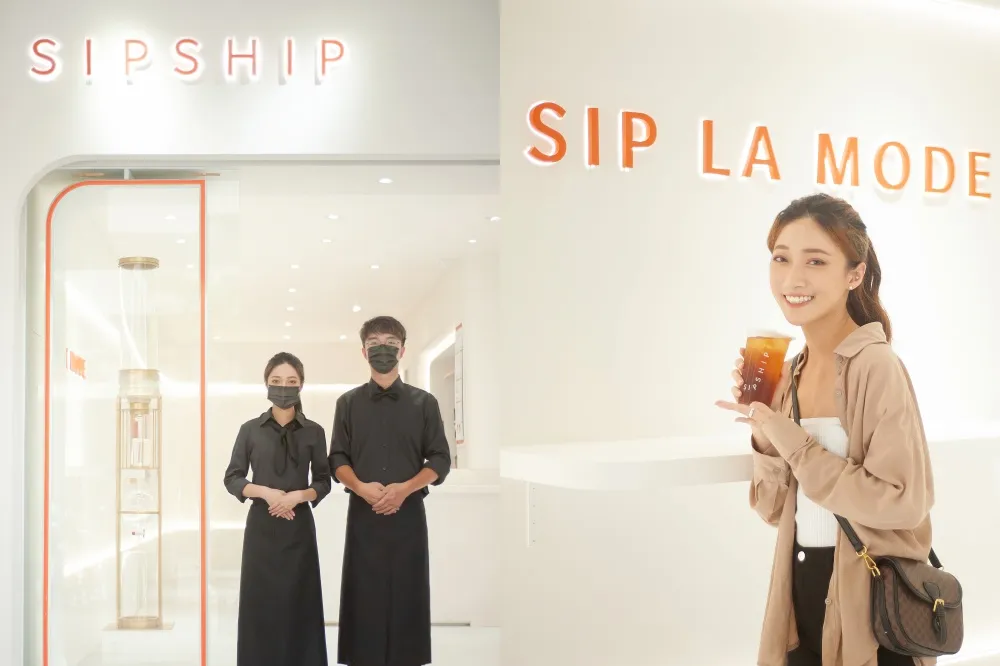 可能是顯示的文字是「 MODEI OPENING! LA 11 GRAND SIP SIR ASHIP 08.11 SIPSHIP緒緒 正式開幕」的圖像