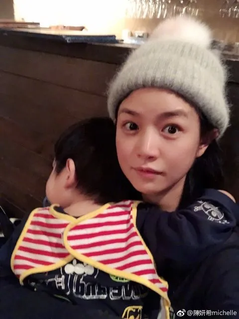 陳妍希與陳曉婚後生下一子