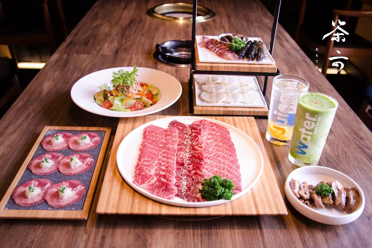 台中「茶六燒肉」全菜單主要分成「雙人套餐」與「三人套餐」兩種