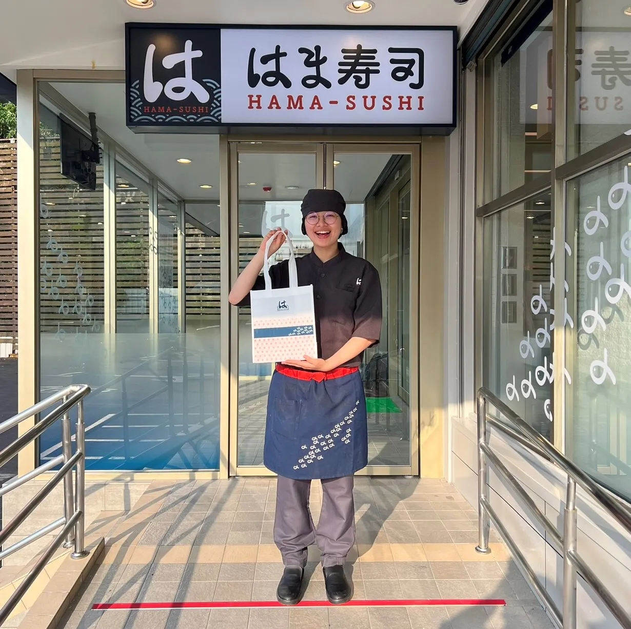 桃園楊梅「HAMA 壽司」首兩千位來店消費者將獲贈「開幕紀念環保購物袋」一枚，內用外帶皆可