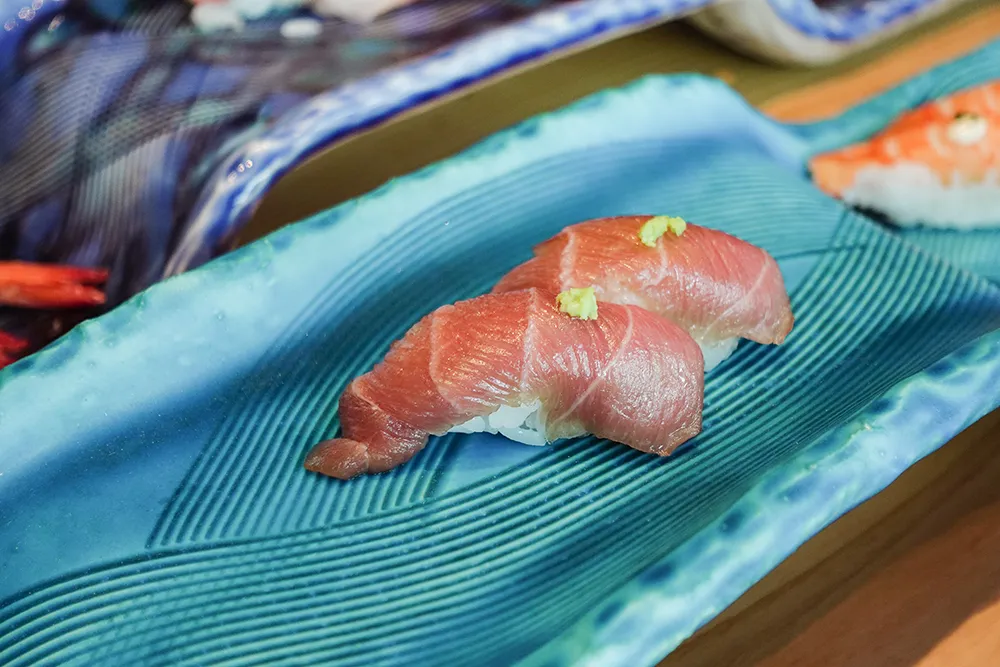 台北 101「饗 A Joy」推薦菜色「海」境餐區／「時濤」日料割烹亭：黑鮪魚中腹握壽司