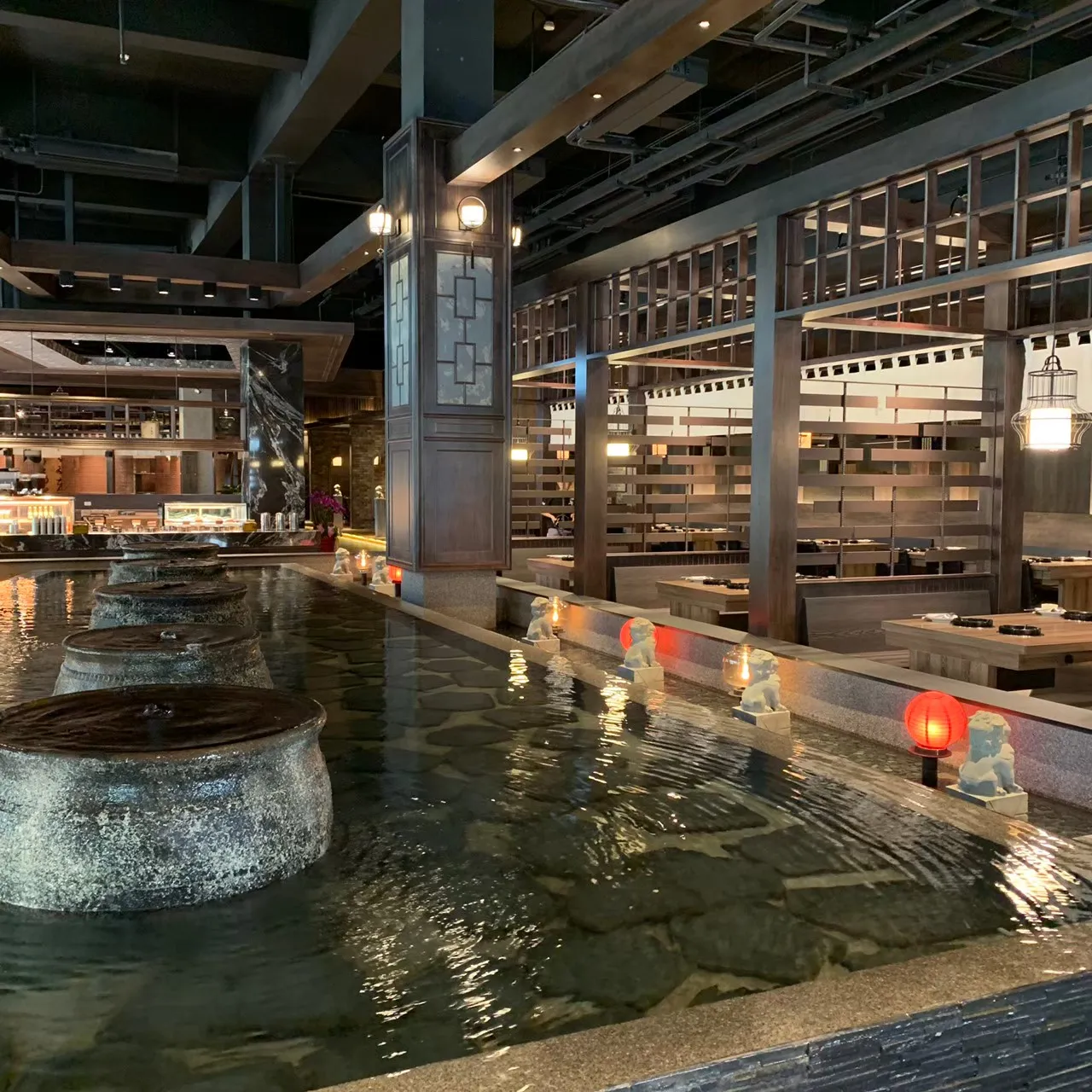 千葉火鍋「鼎盛十里 嘉義店」創新推出「鍋物單點」與「和牛吃到飽」等多樣化選擇