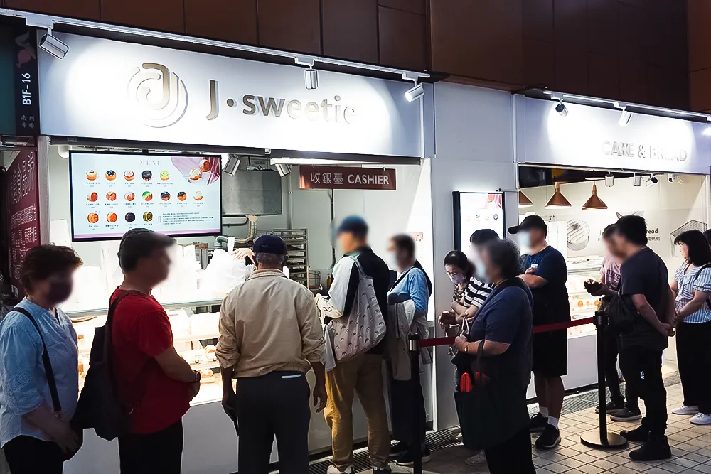 如果要說到南門市場的人氣甜點，這間「J-sweetie」現場可以大排長龍呢