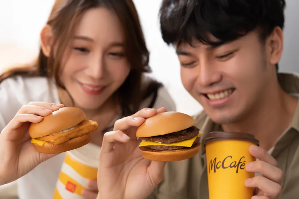 全球版麥當勞 APP 年終暖心加碼！於即日起 APP 內將連續 2 週放送「年終暖心優惠」