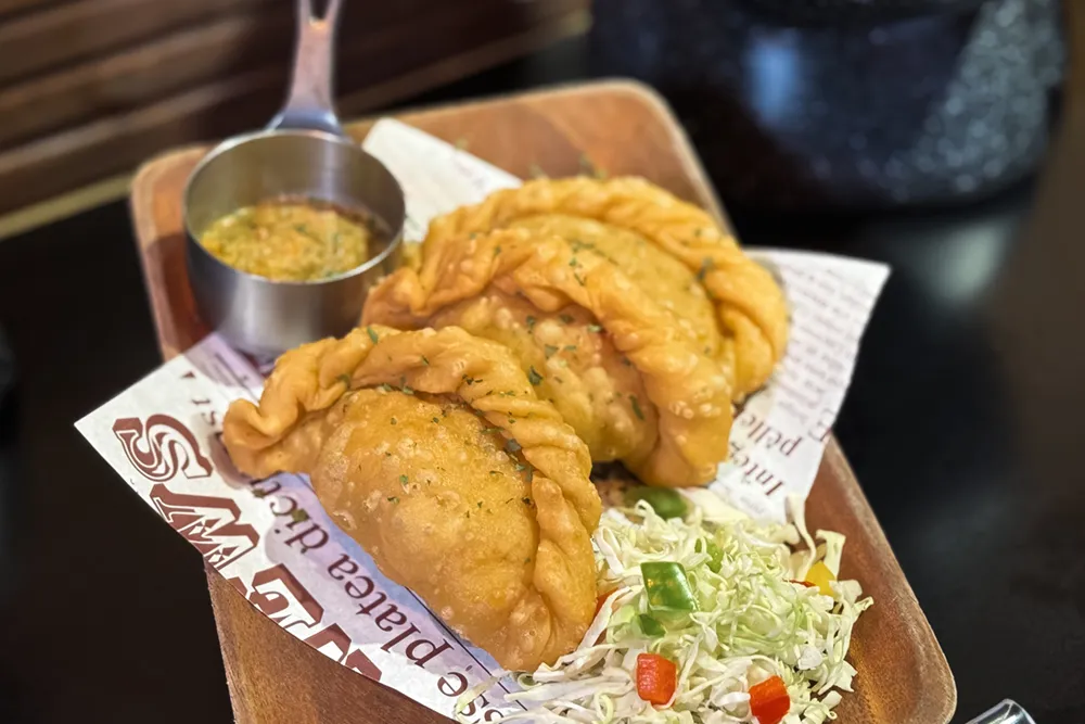 「ABV 加勒比海餐酒館」智利美食推薦：香料海鮮酥炸餃