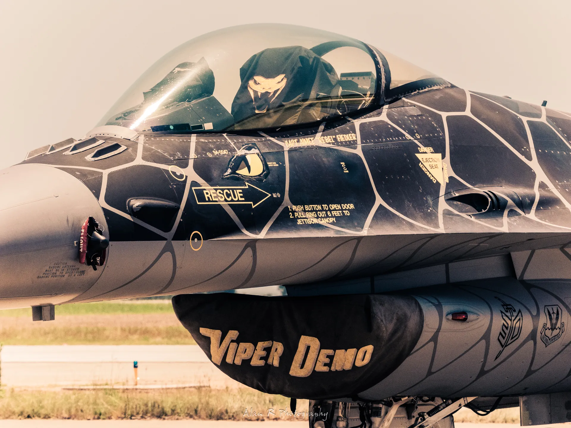 米空軍 戦闘機 F-16 ファイティングファルコン 主翼 タグ キーホルダー