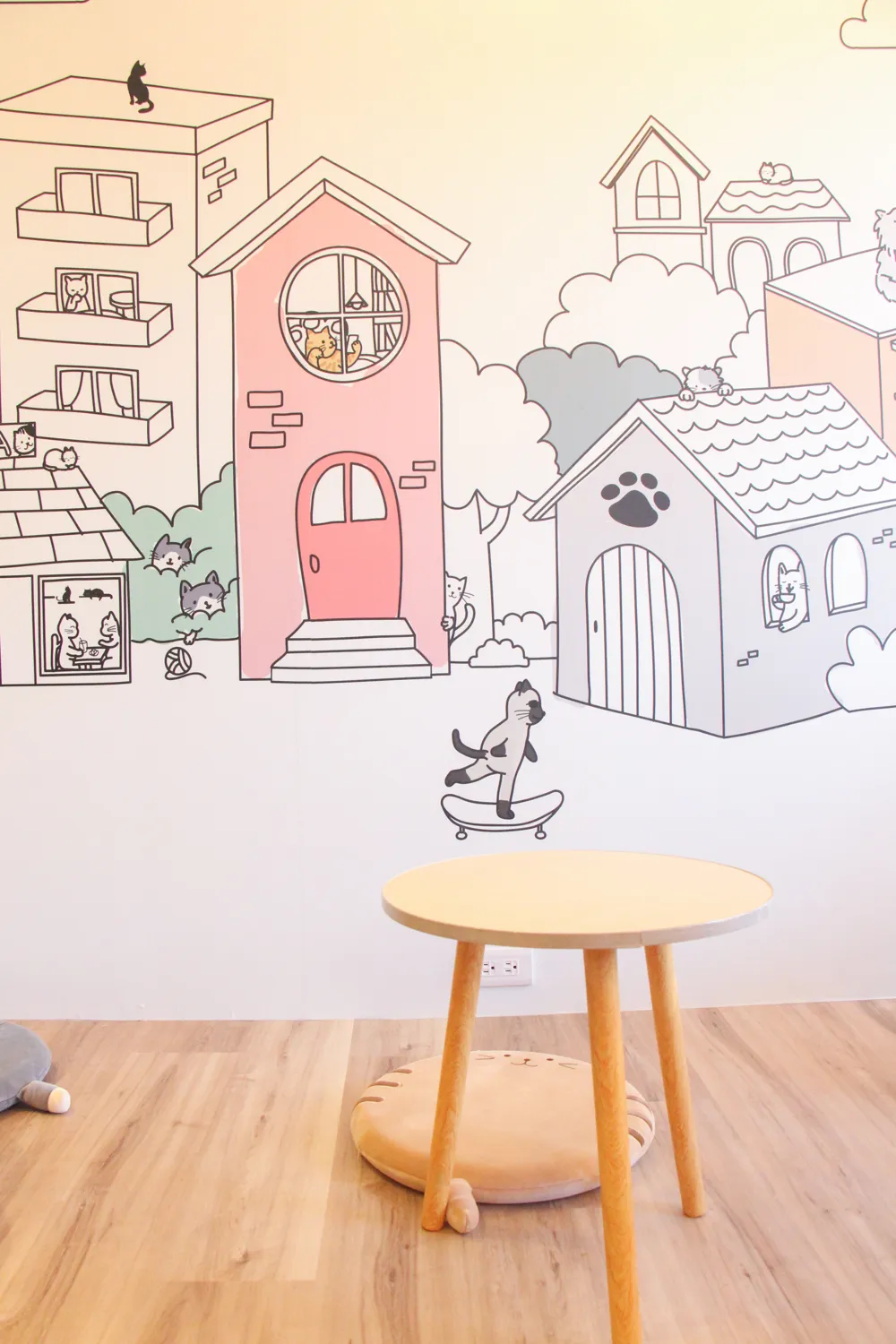 有片】全新貓咪咖啡廳「擼LALA Sweets」松菸店開幕！8 隻曼赤肯、短毛貓陪你玩南西店推「3 人同行1 人免費」優惠-- 上報/