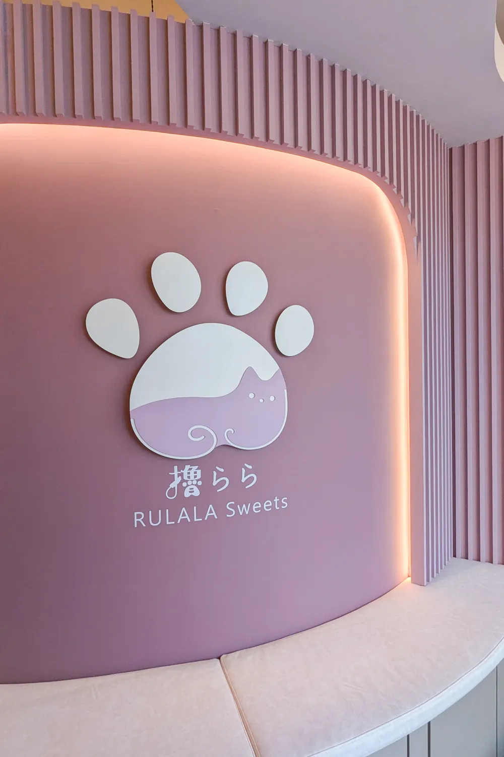 有片】全新貓咪咖啡廳「擼LALA Sweets」松菸店開幕！8 隻曼赤肯、短毛貓陪你玩南西店推「3 人同行1 人免費」優惠-- 上報/