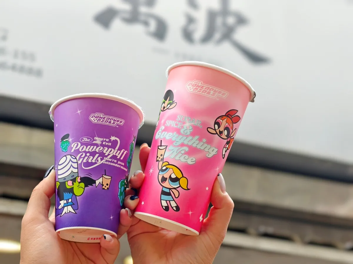 萬波 × 飛天小女警聯名推出限量盲盒加價購　超萌造型杯身打卡必拍