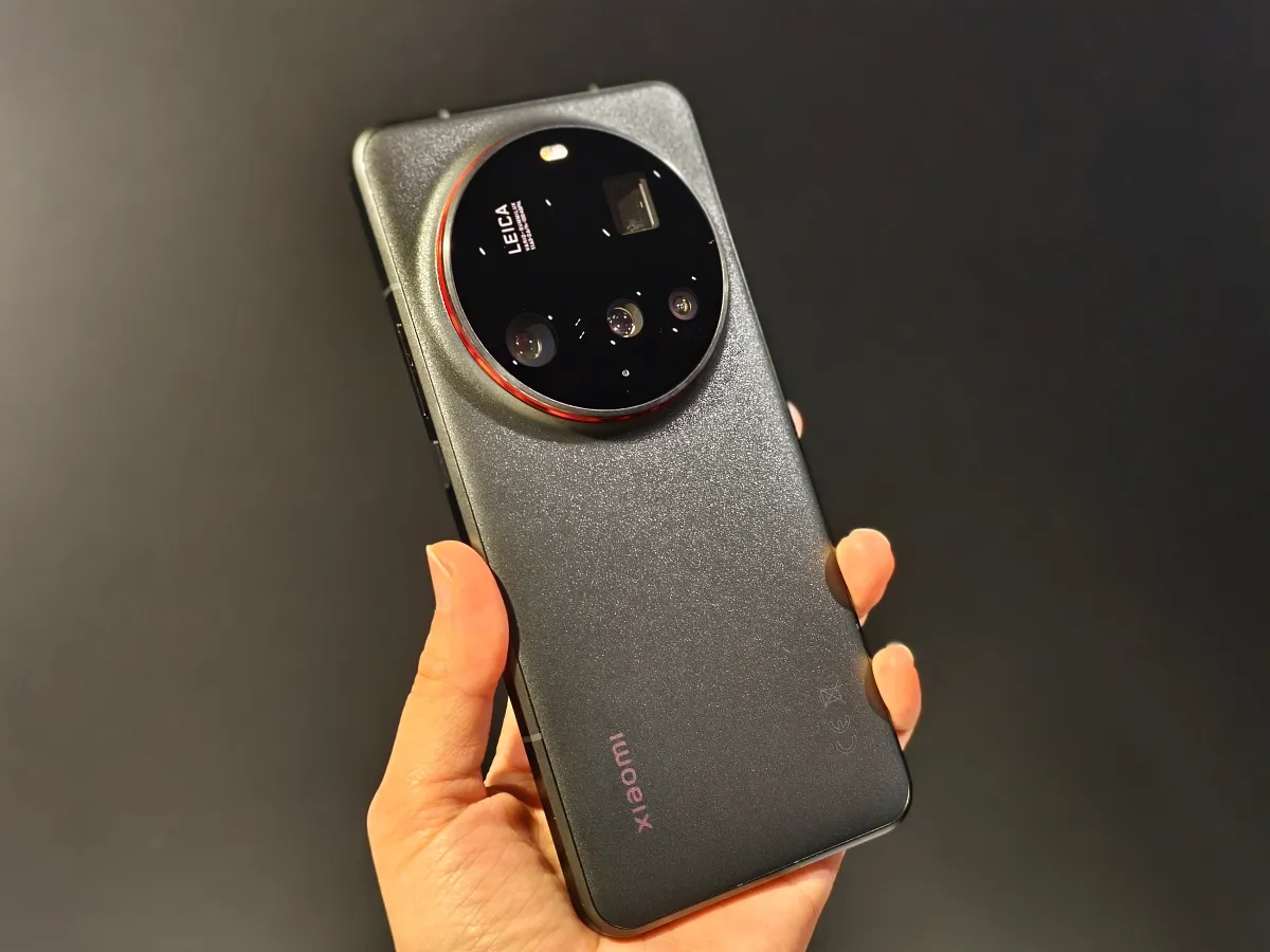 【實機顏色、售價】小米 Xiaomi 15 旗艦機開賣！xiaomi 15 ultra 4 顆徠卡鏡頭、2 億長焦　24 日前贈專業攝影套裝