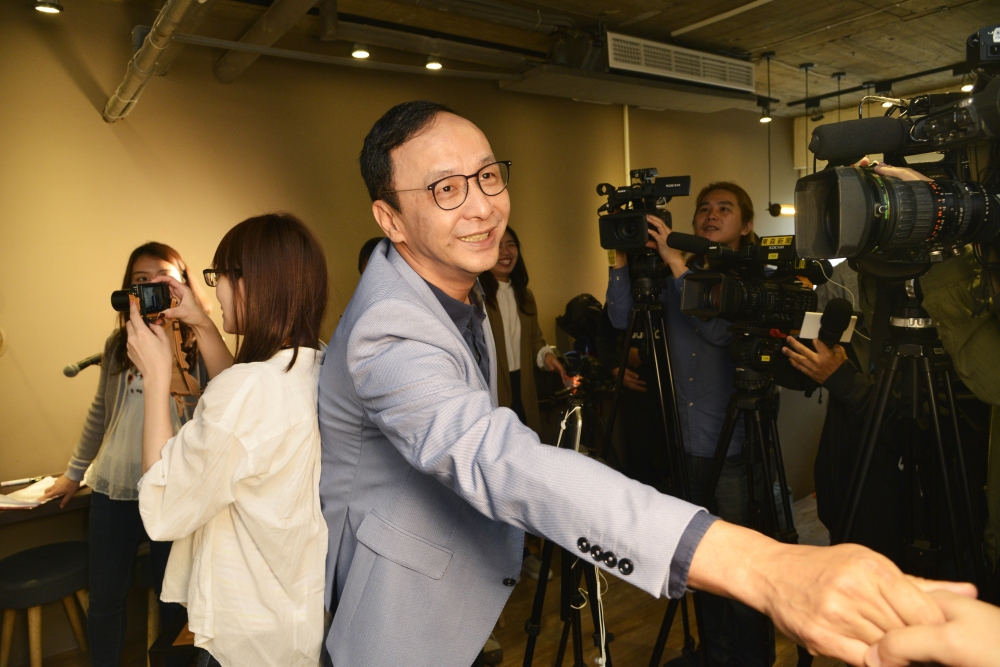 朱立倫點頭接韓競選總部主委　連戰11月發英雄帖辦「挺韓大會」