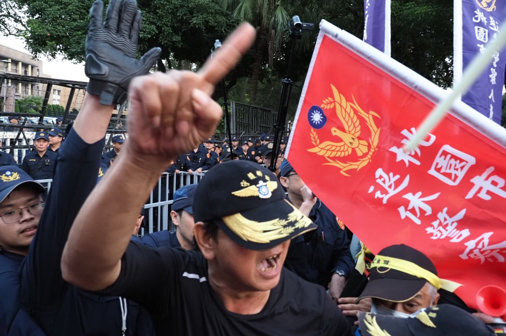 【耿繼文率退警響應】藍營再攻楊蕙如網軍　下午發起「路過」行政院陳情