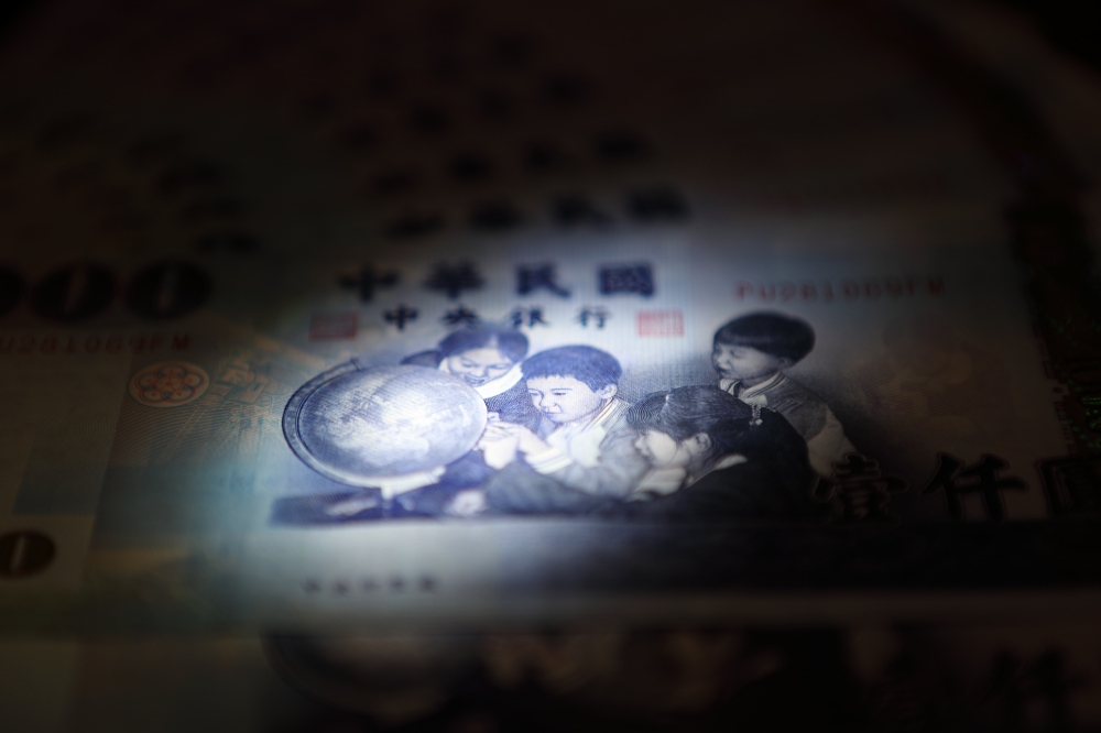 【匯率新時代來臨】新台幣盤中升至27.992元　近24年來最高價